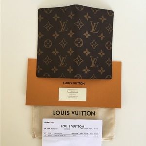 Louis Vuitton Small Agenda / Check Wallet